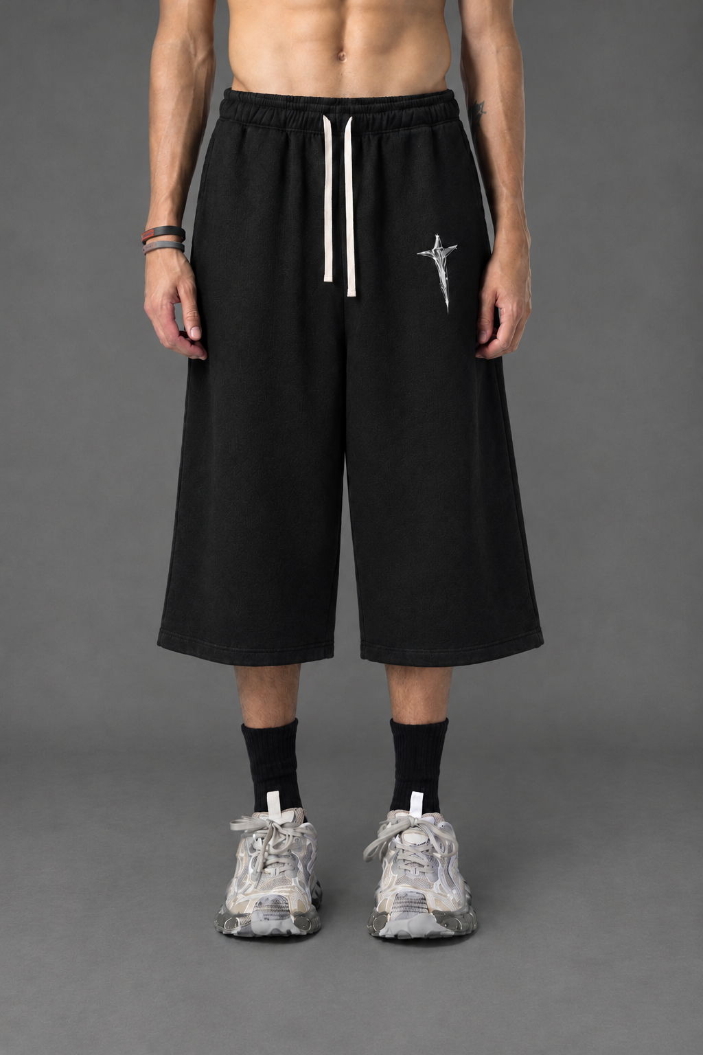 STRYVE Wide-Leg Three-Quarter Sweatpants